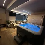 Anestis 公寓式酒店