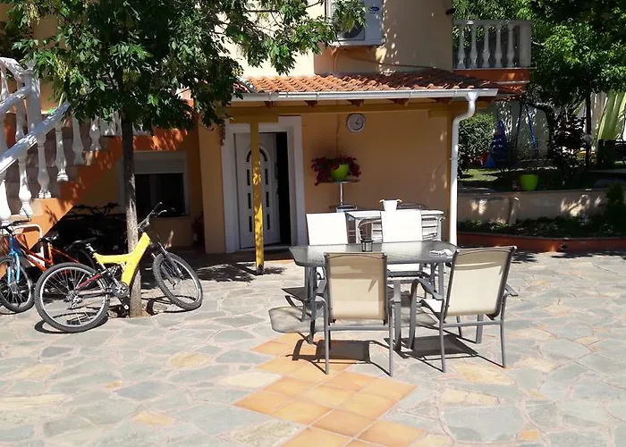 Anestis Aparthotel Lidia